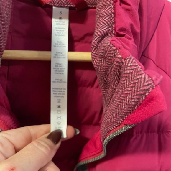 LULULEMON LIGHT WIGHT WATER RESISTANT JACKET. - Picture 3 of 3